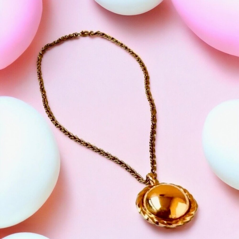 Monet Gold Tone Round Circle Dome Pendant Necklace Twisted Rope Chain Signed